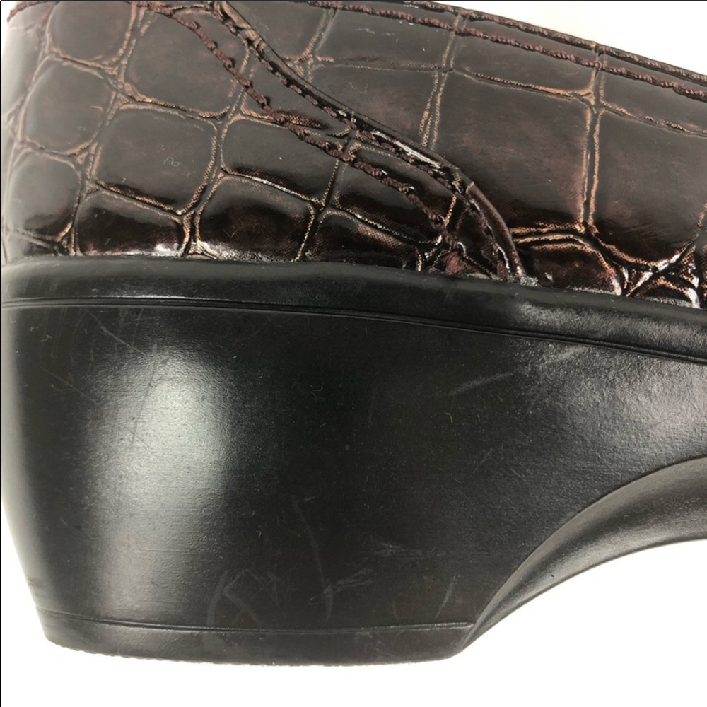 Clarks Bendable Alligator Print Slip On Shoes 9w - image 7